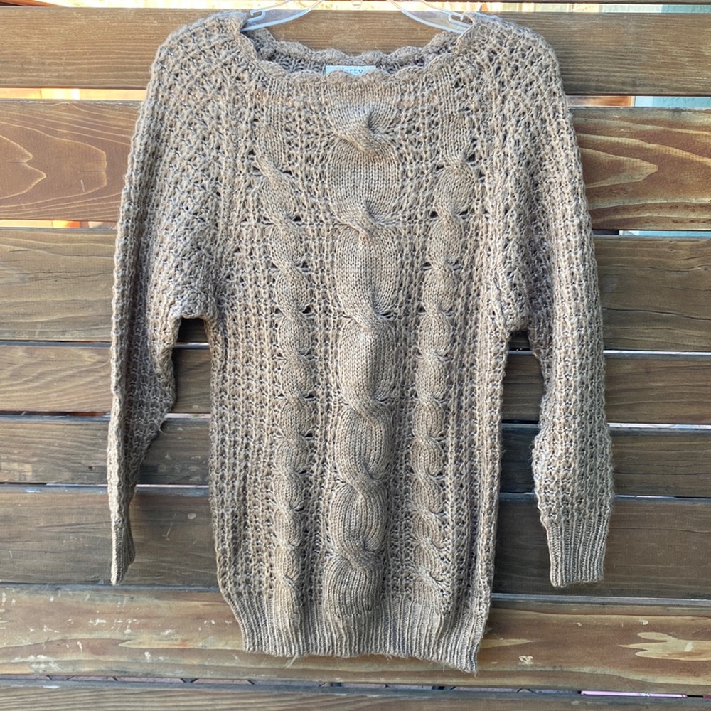 Verty Neutral Scallop Neck Sweater - OS